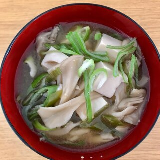 舞茸と豆腐と長ネギの味噌汁